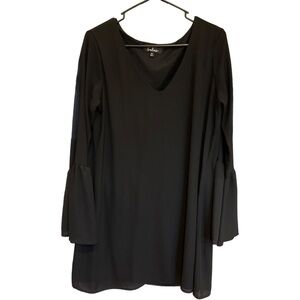 LULU’S BLACK DRESS WITH BELL SLEEVES SIZE M